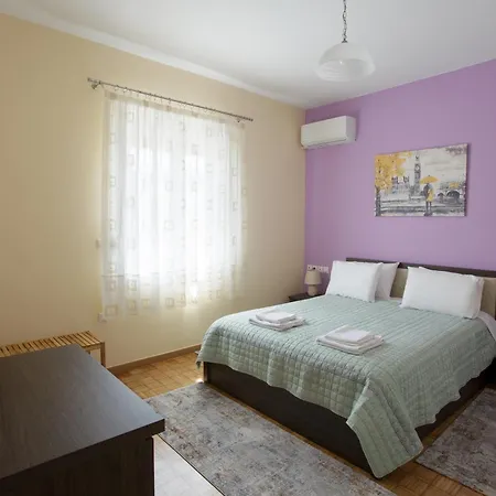 μοντερνο καταλυμα σε ομορφη περιοχη Apartment *