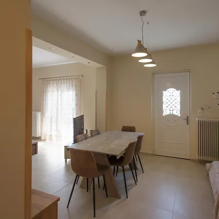 μοντερνο καταλυμα σε ομορφη περιοχη Apartment Chalkida
